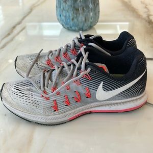 Nike size 8 zoom Pegasus 33 shoes